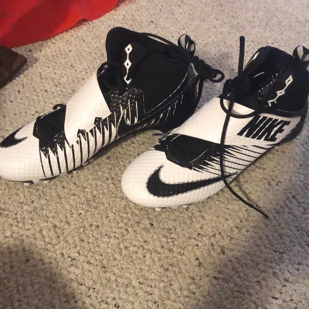 NWT nike strike pro Cleats